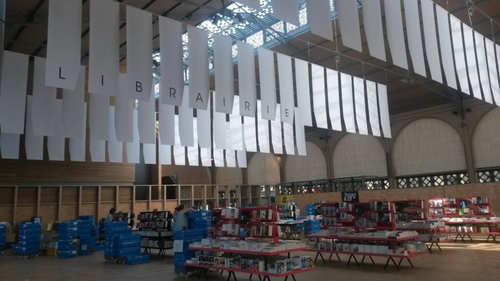 Devisu | Signalétique Forum Fnac Livres