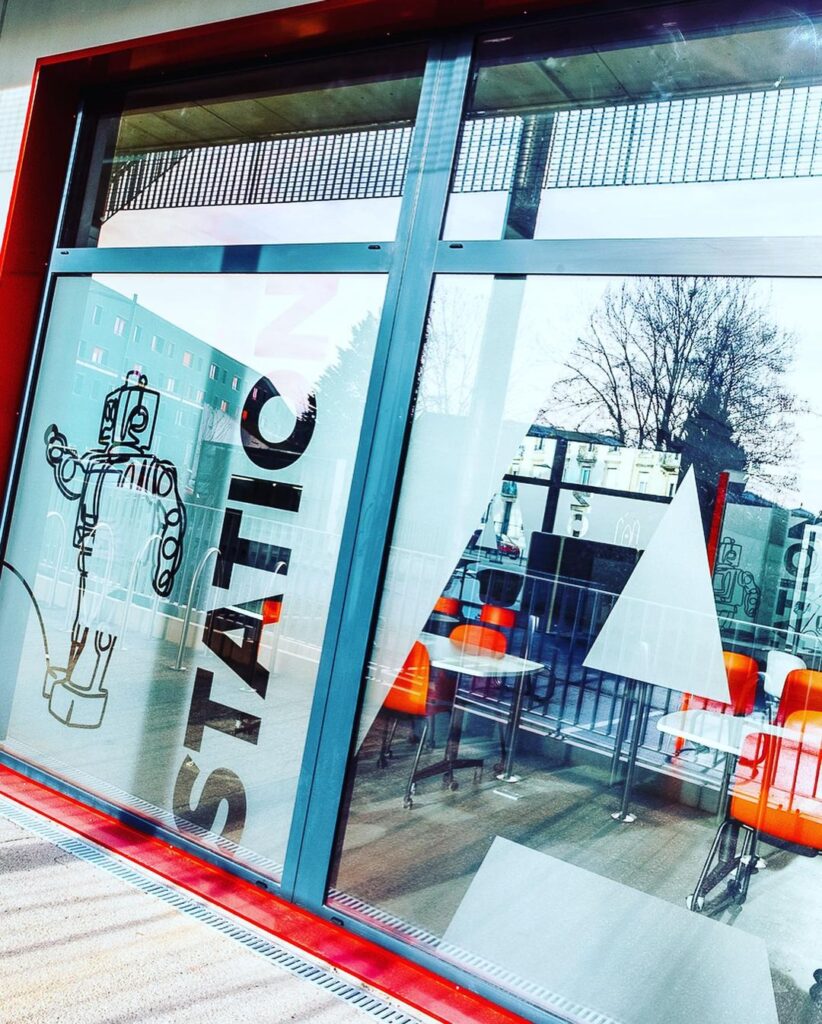 Devisu | Adhésif sur vitrine pour ICN Devisu | Adhésif sur vitrine pour ICN